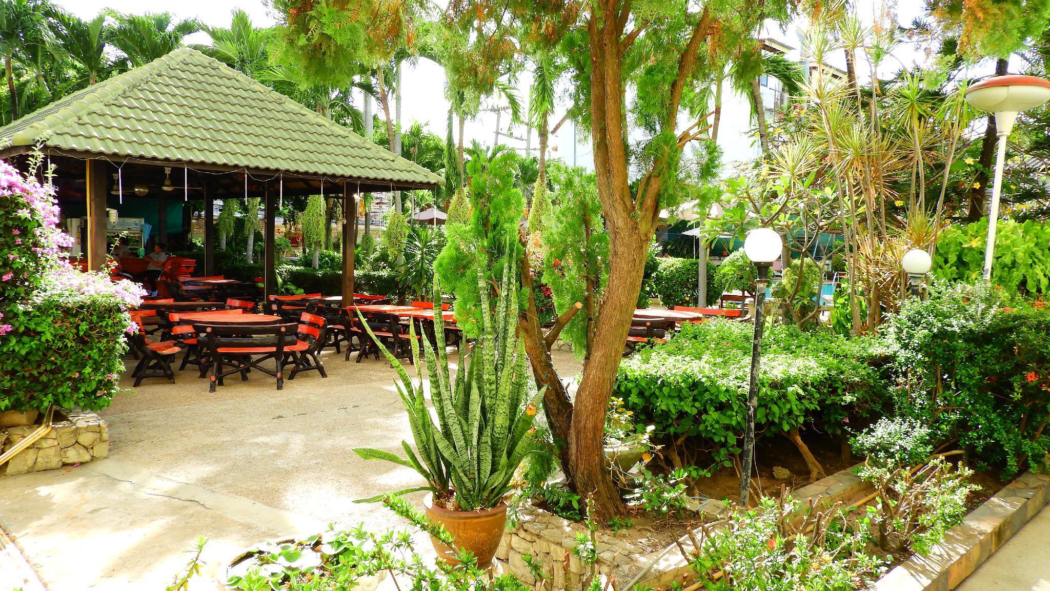 Hotel Romeo Palace Pattaya Buitenkant foto